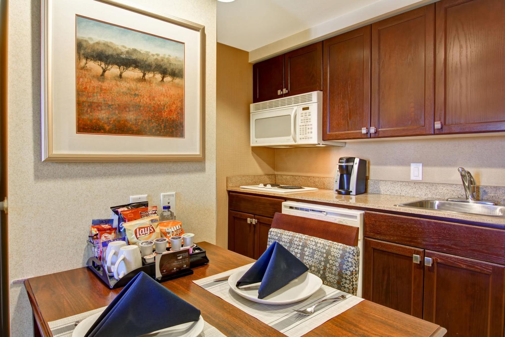 Premium King Studio Suite - Non-Smoking