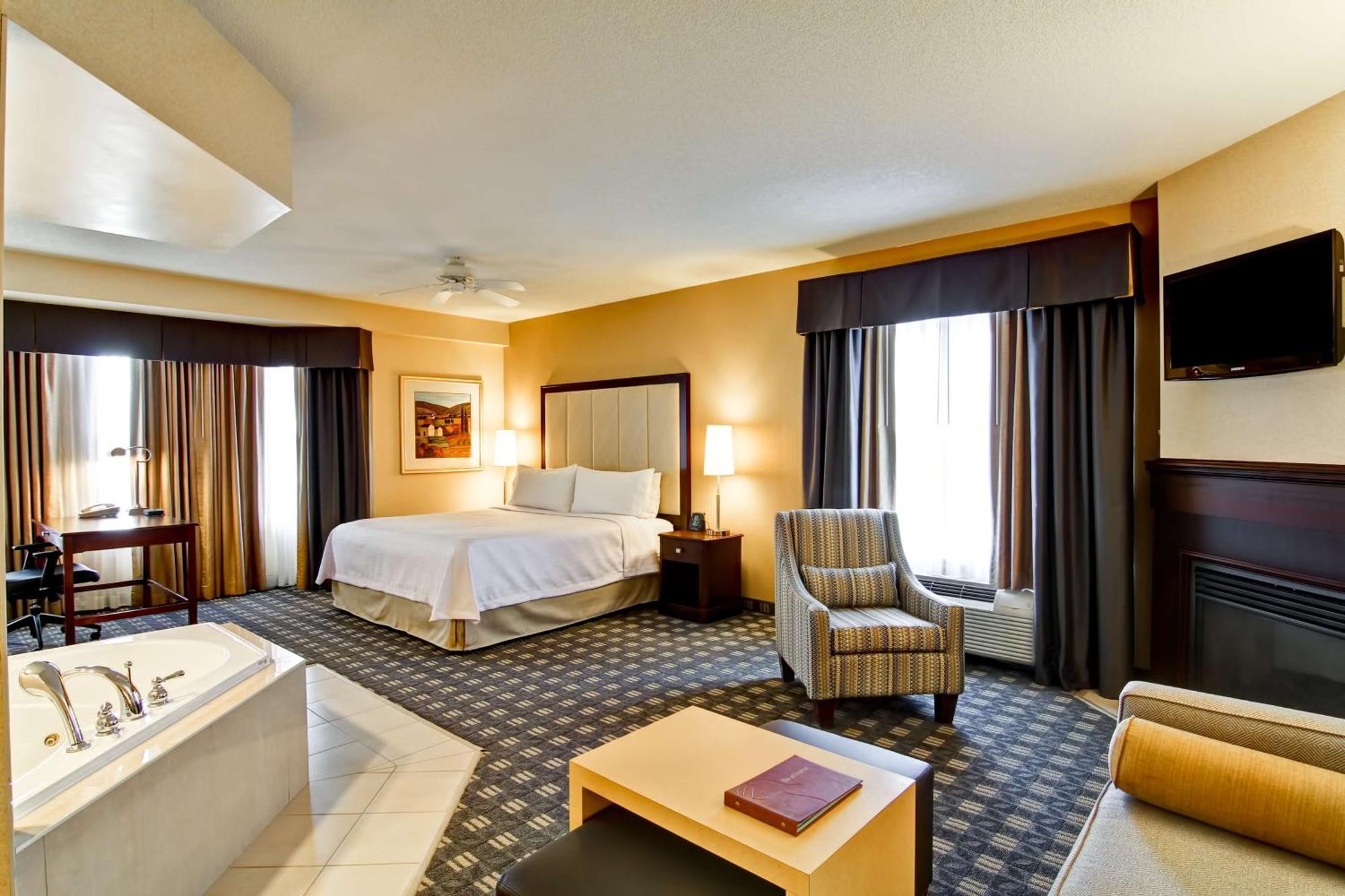 King Studio Suite with Fireplace - Non-Smoking